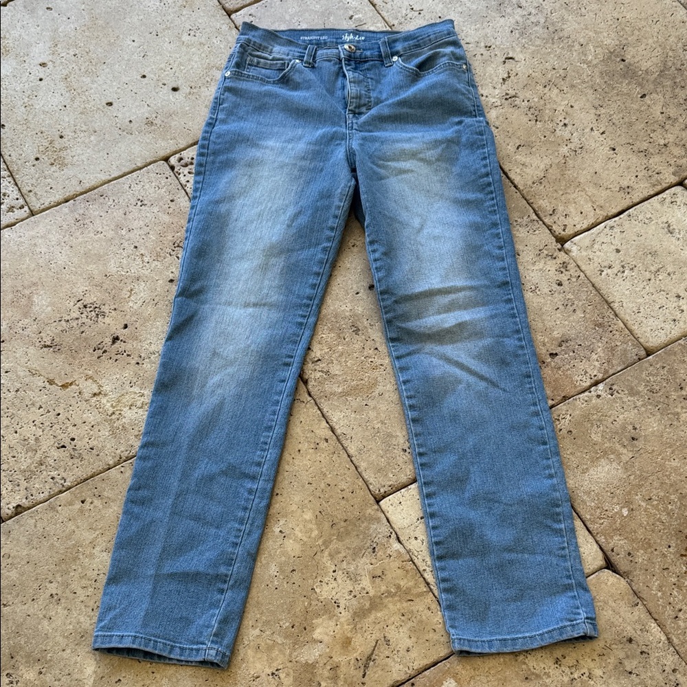 Women’s Light Blue Straight-Leg Jeans
